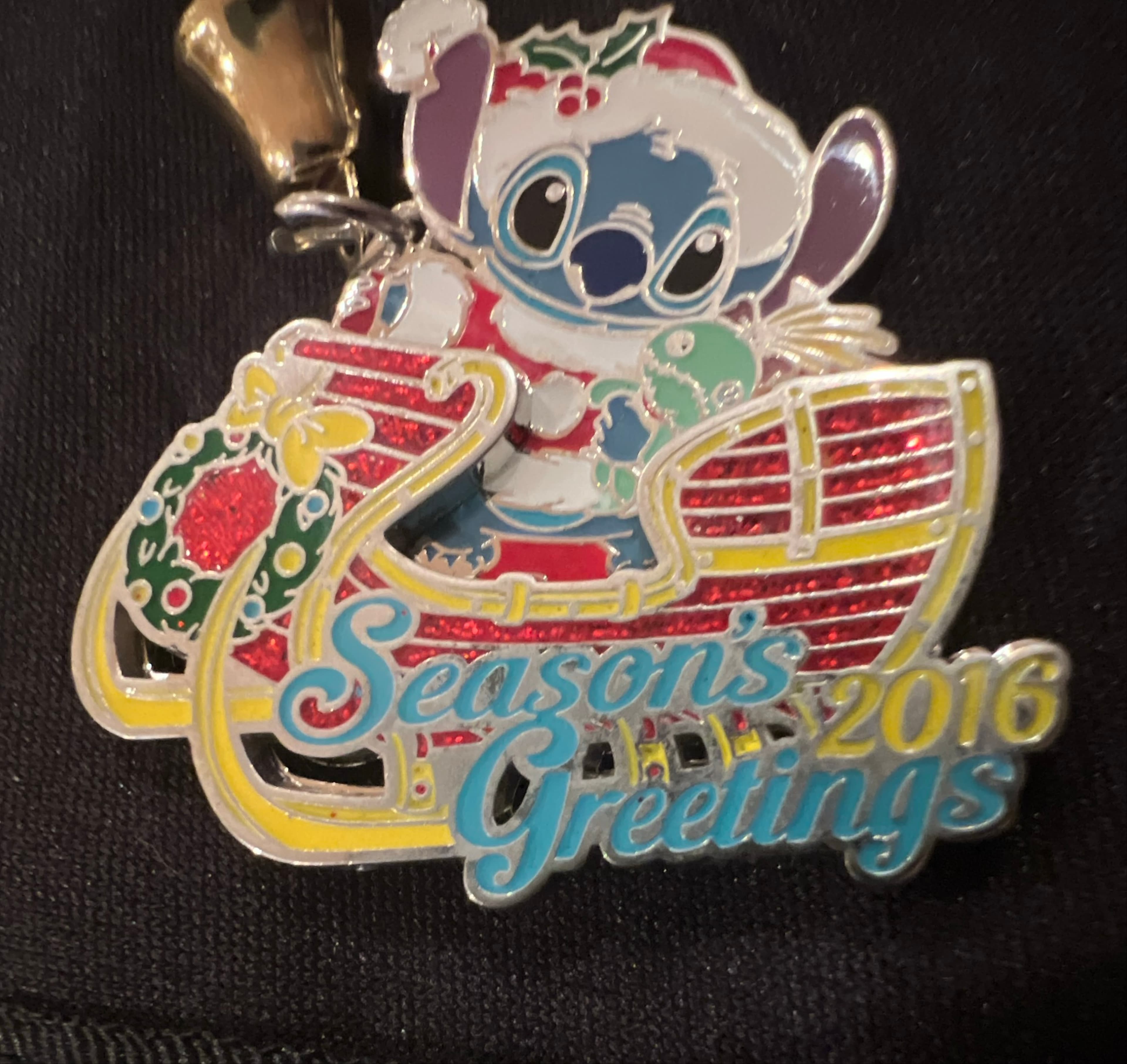 Stitch Seasons Greetings 2016 Santa Sleigh with Scrump Dangle Pin front