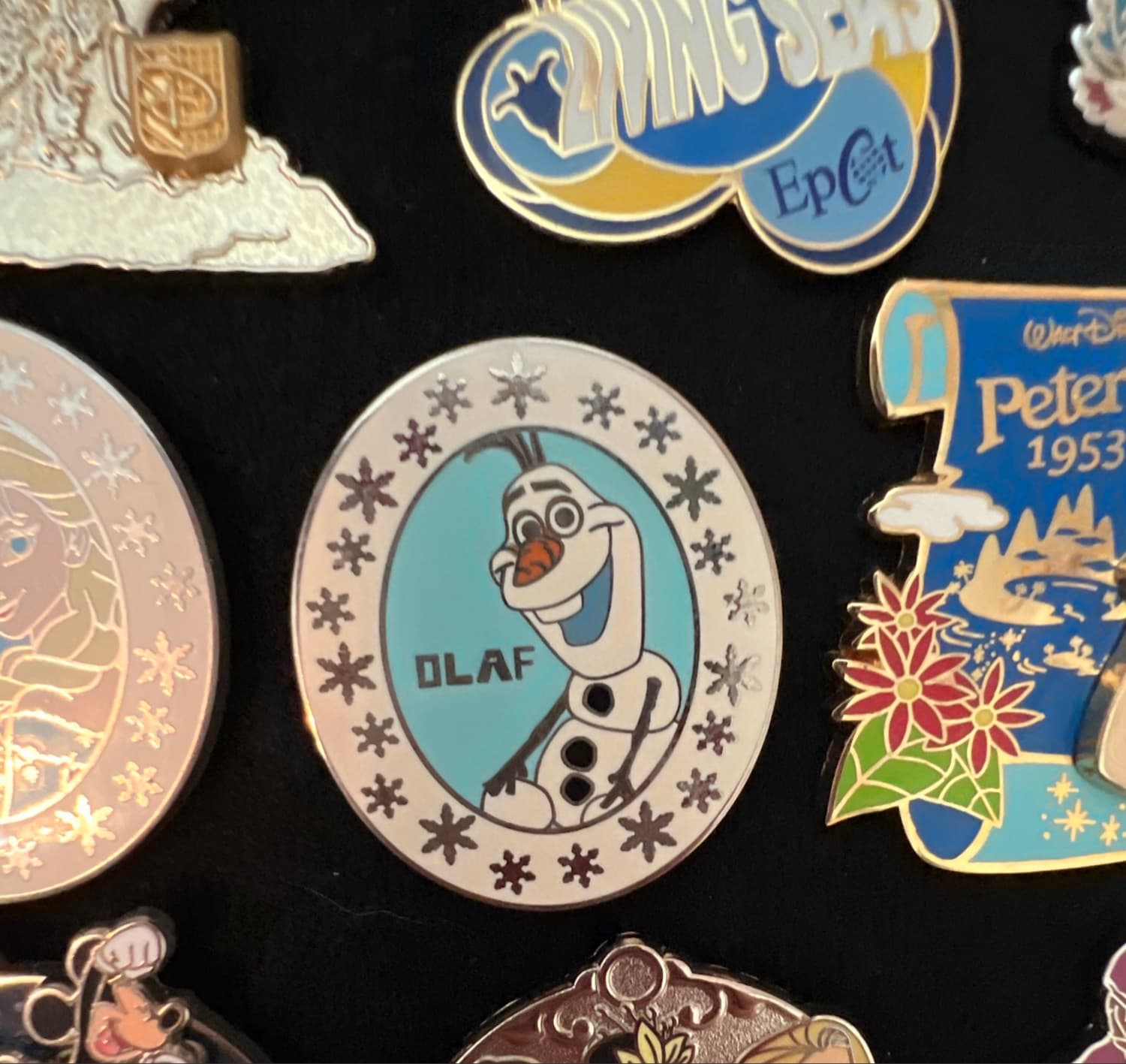 Olaf (Frozen Character Snowflakes) front