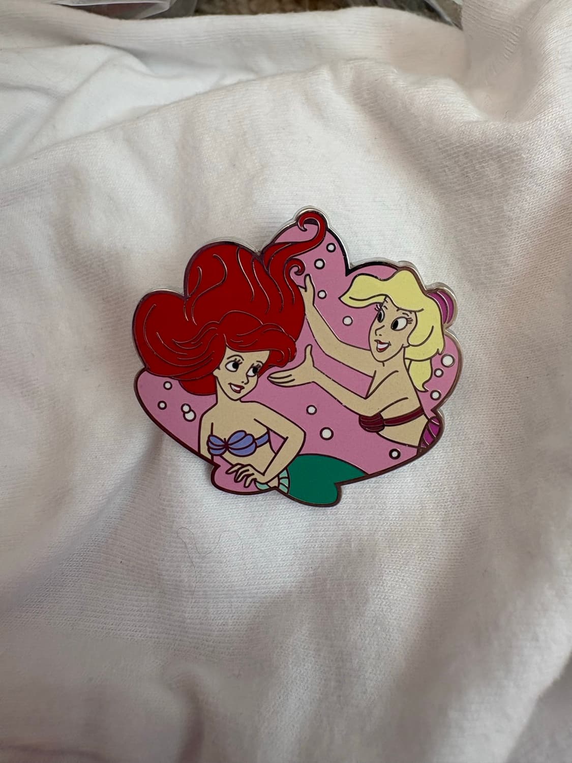 Ariel & Arista - The Little Mermaid Mystery / Blind Box Pin front