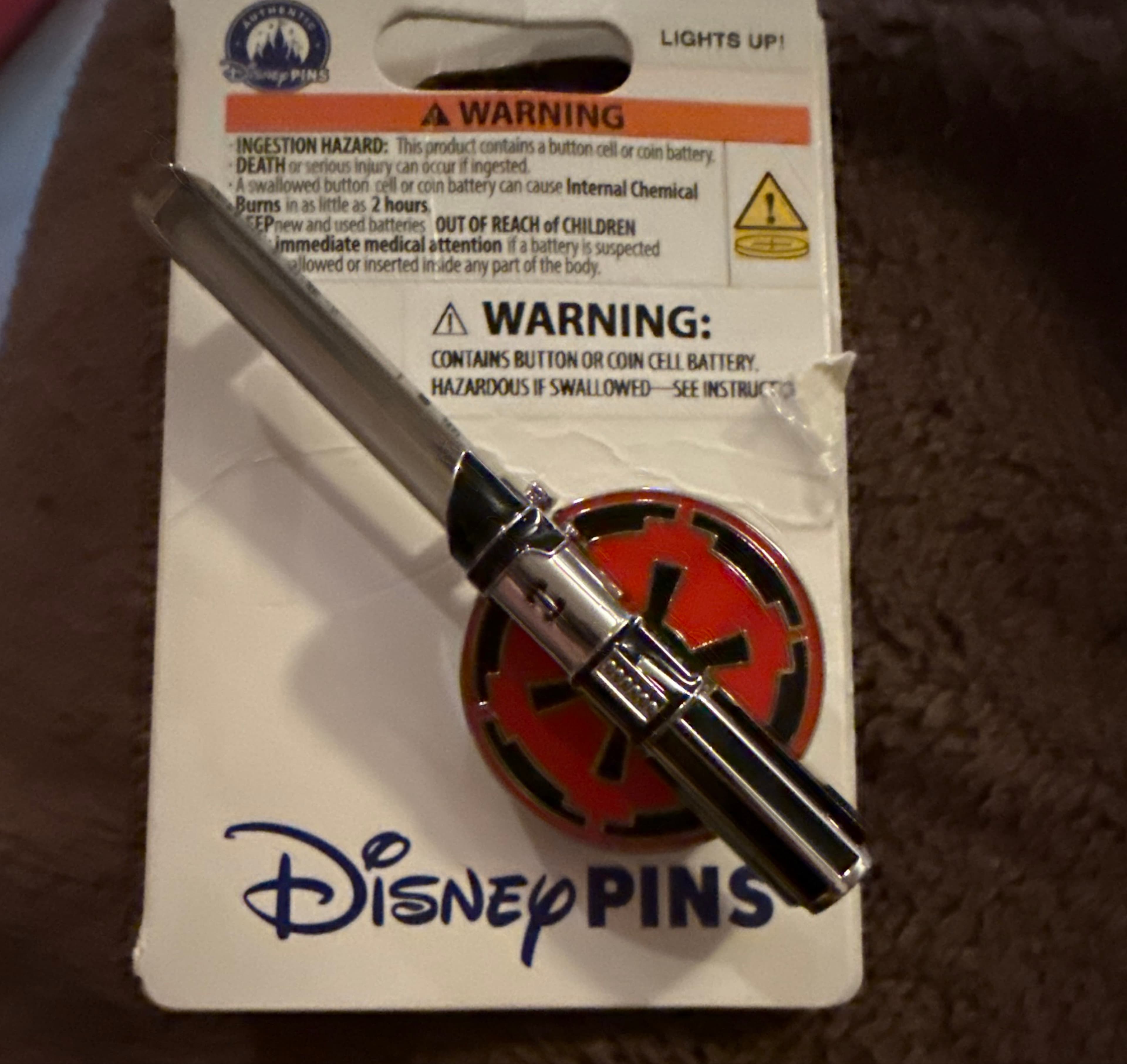 Star Wars Sith Light-Up Red Lightsaber Hilt Pin front