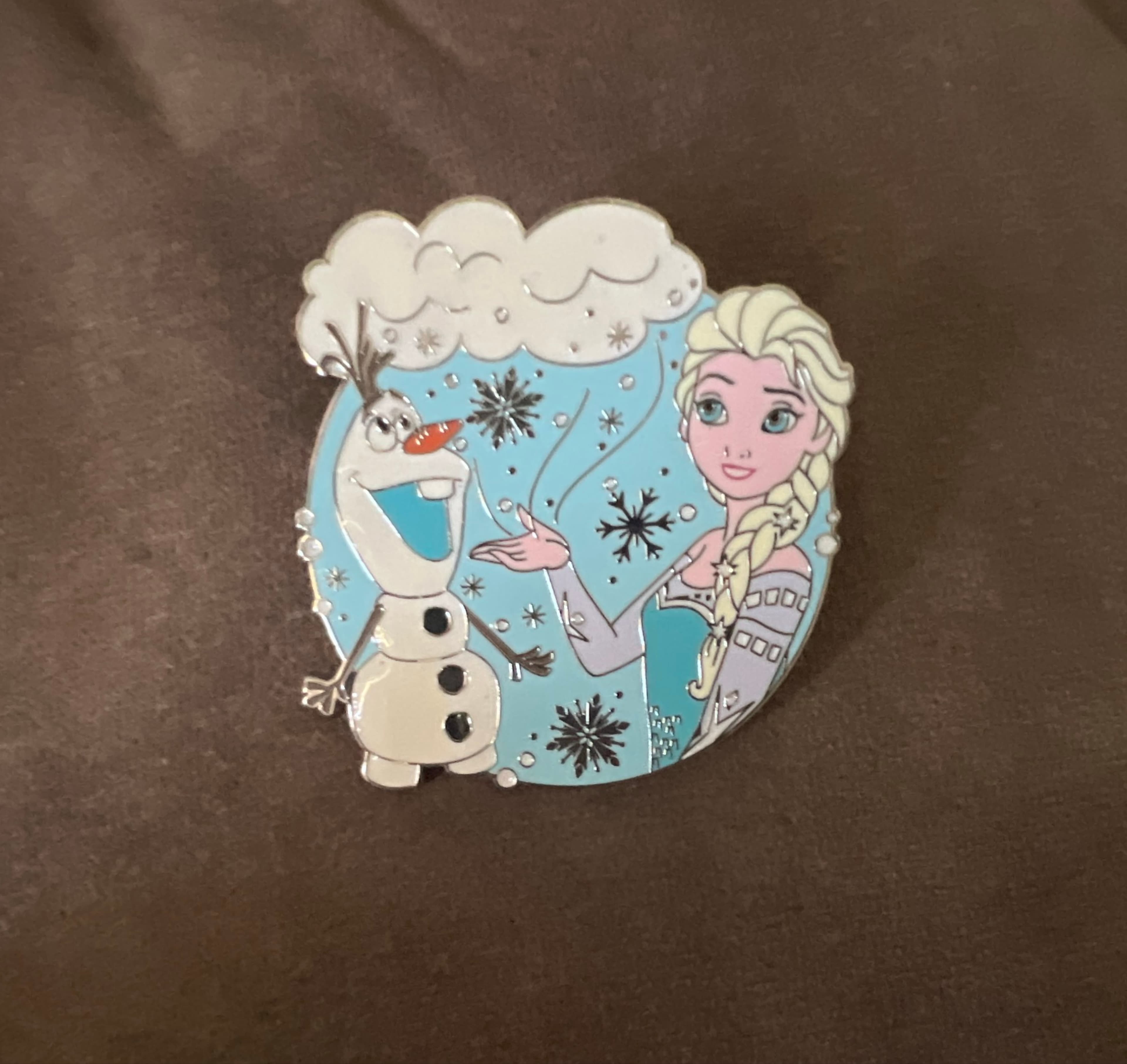 Elsa & Olaf Frozen Flurry and Snowflakes Pin front