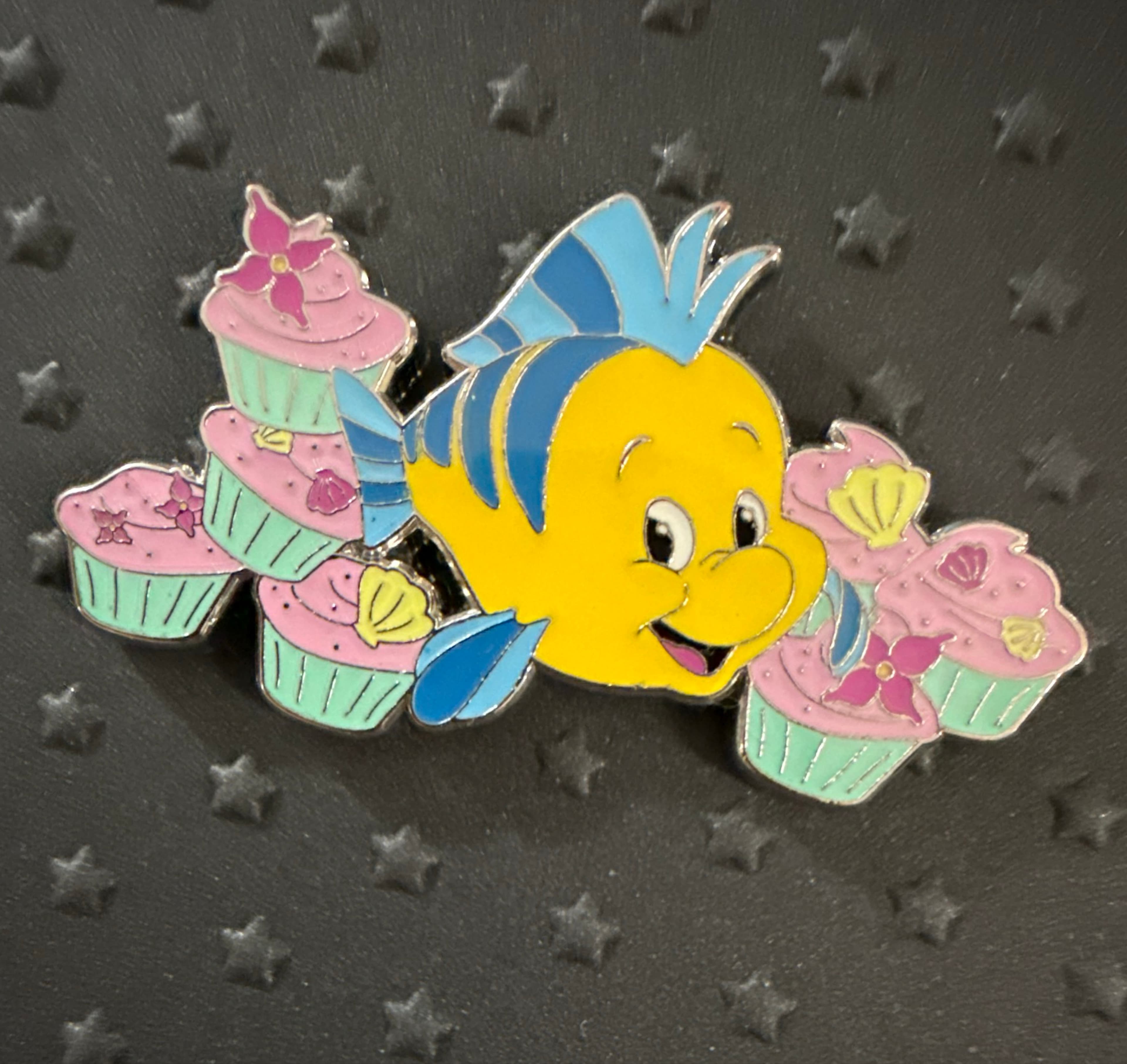 Loungefly - Flounder with Cupcakes - Princess Sidekicks & Desserts Mystery Pin front