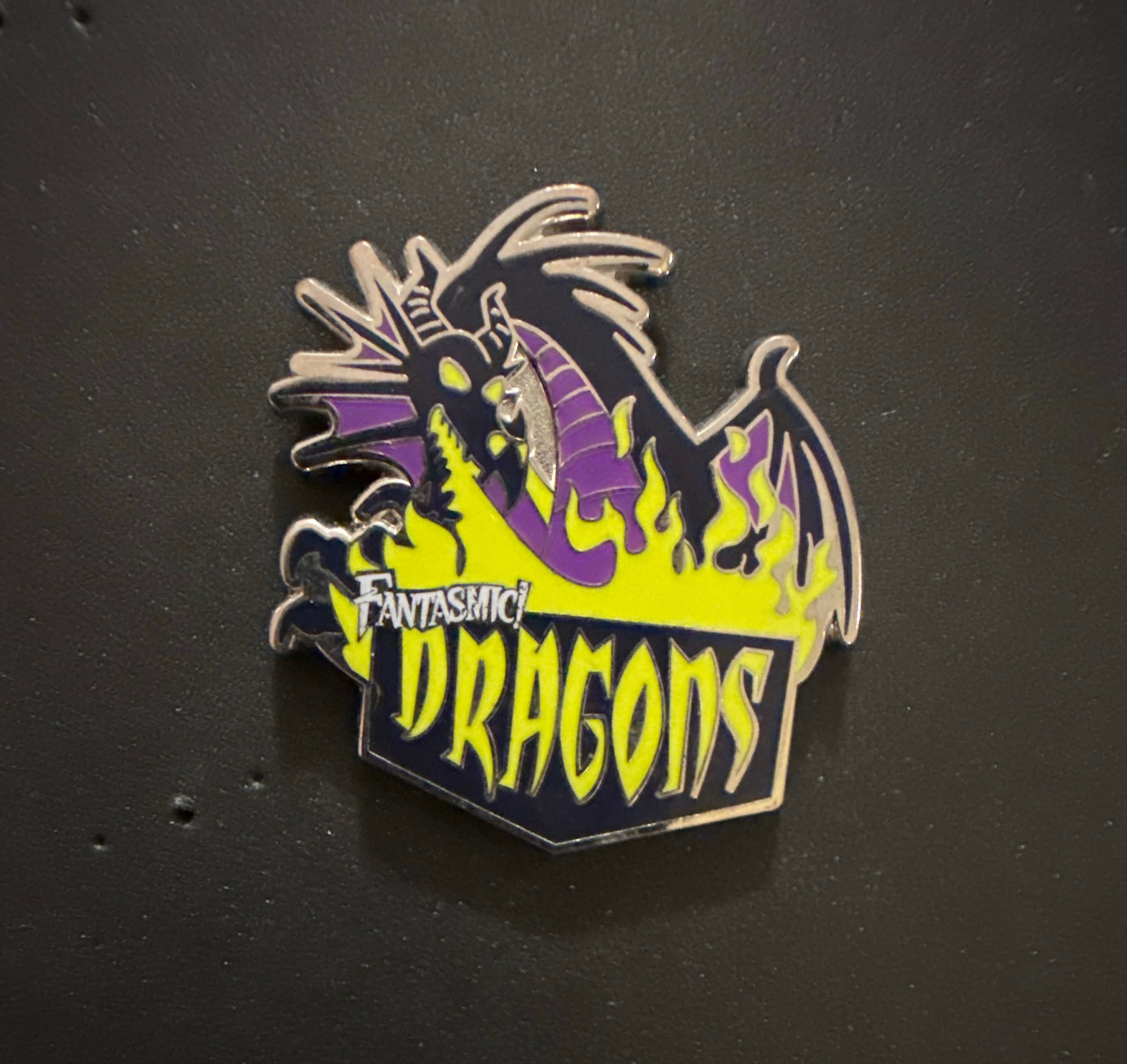 Fantasmic Dragons - Disney Mascots Mystery Collection front