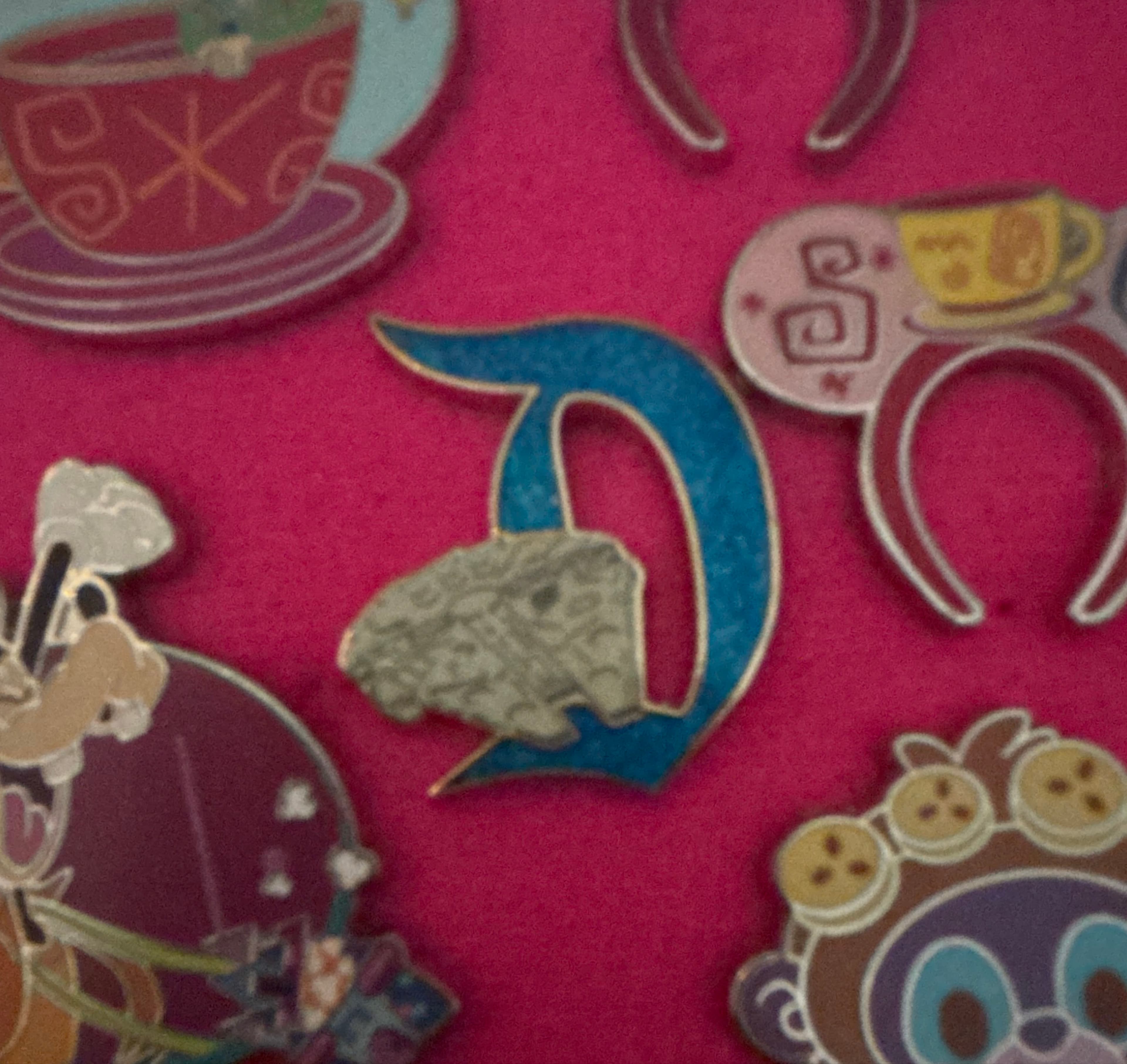 Millennium Falcon- Classic "D" Collection (DLR) front