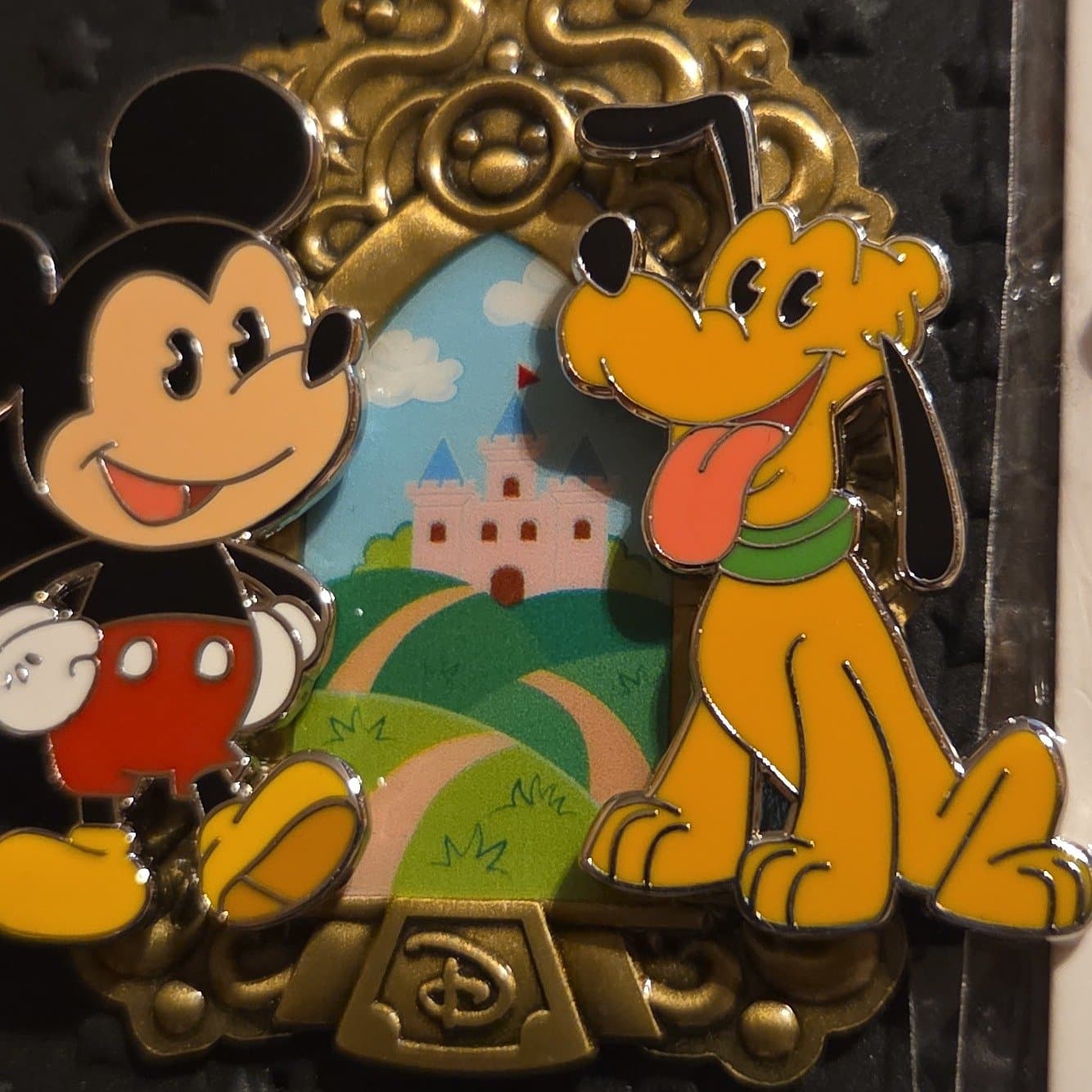 Mickey Mouse and Pluto Build-a-Pin Starter Set with Magic Mirror Base Pin front