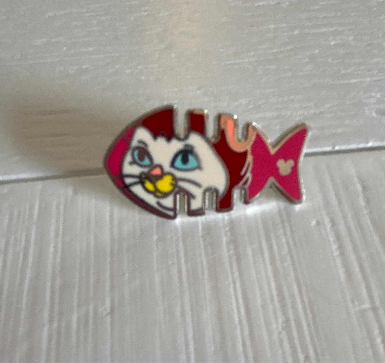 HKDL - Hidden Mickey - Fishbone Cats - 2018 - Dinah front