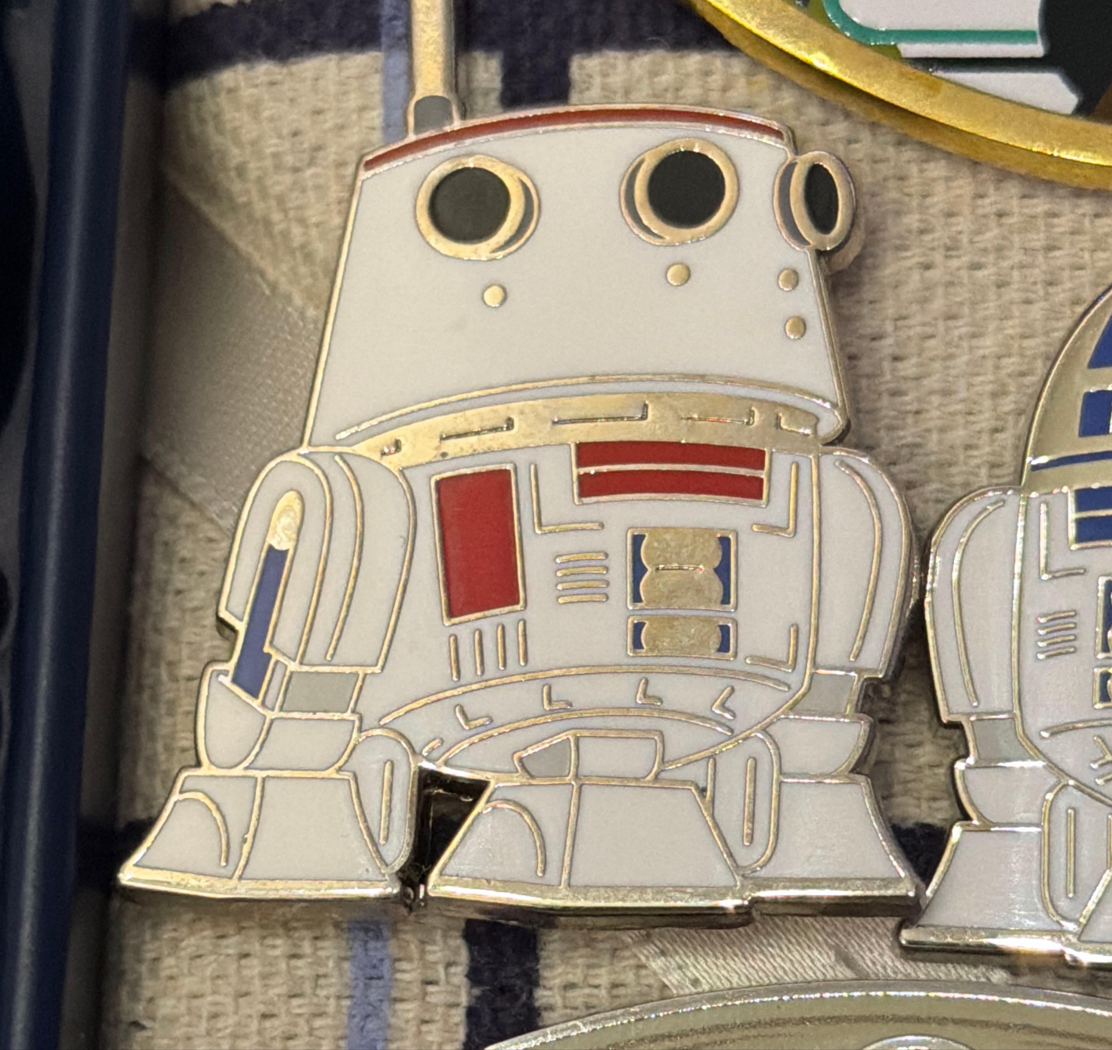 R5-D4 - Star Wars Droids 2-Pin Set front