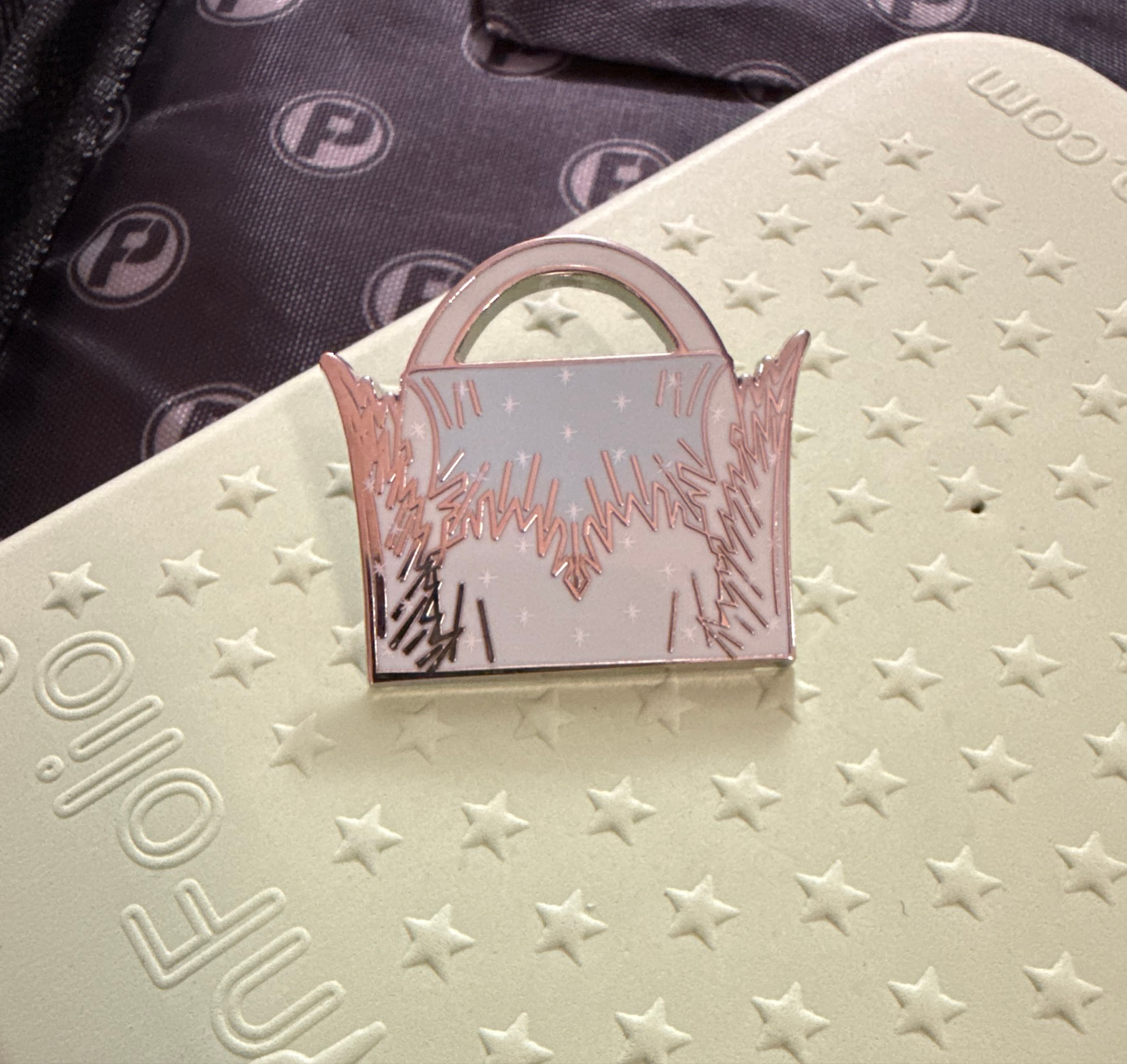 Elsa Handbag Pin - Frozen front