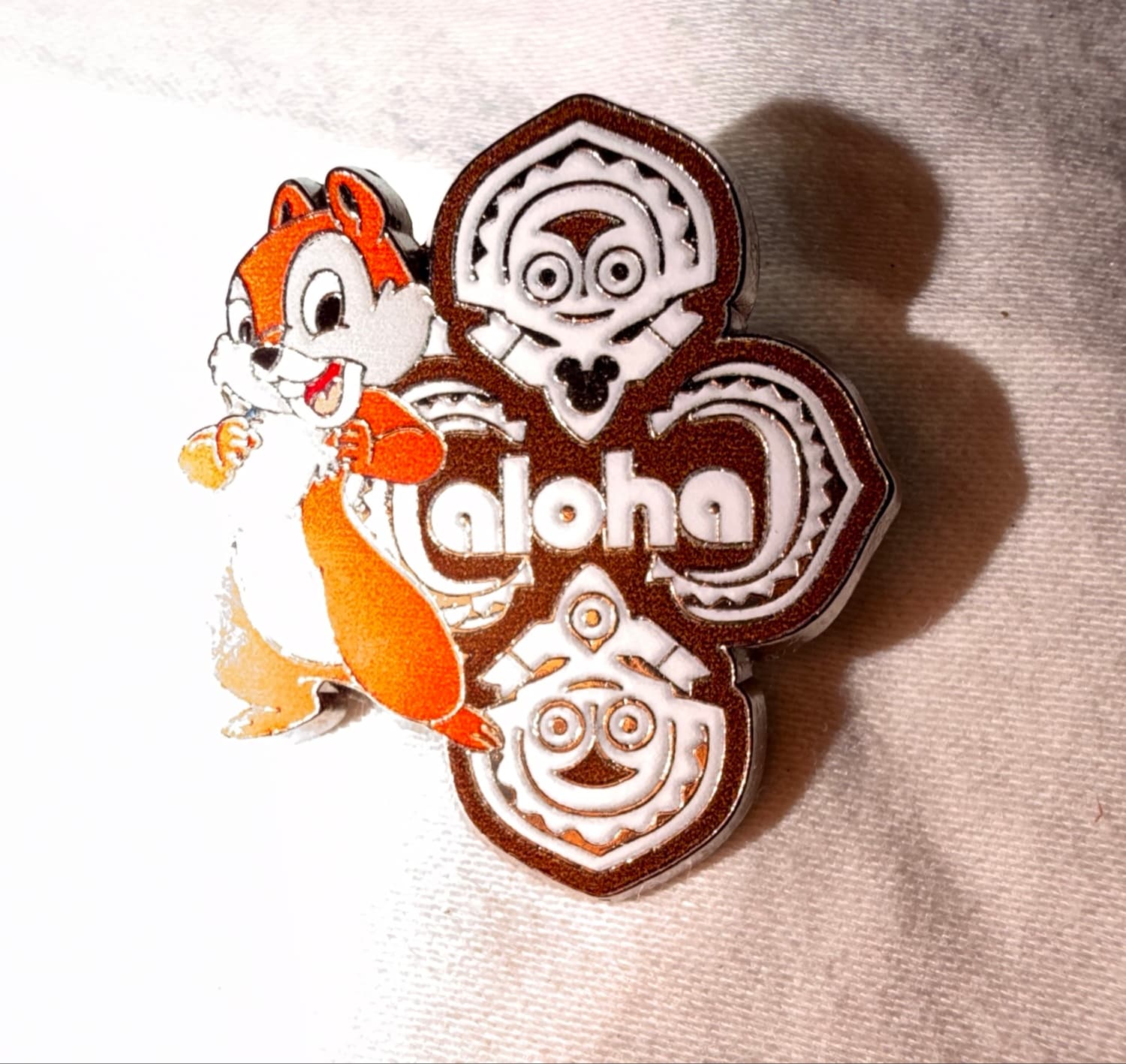 Dale - Aloha - Hidden Mickey Series III - It's a Small World front