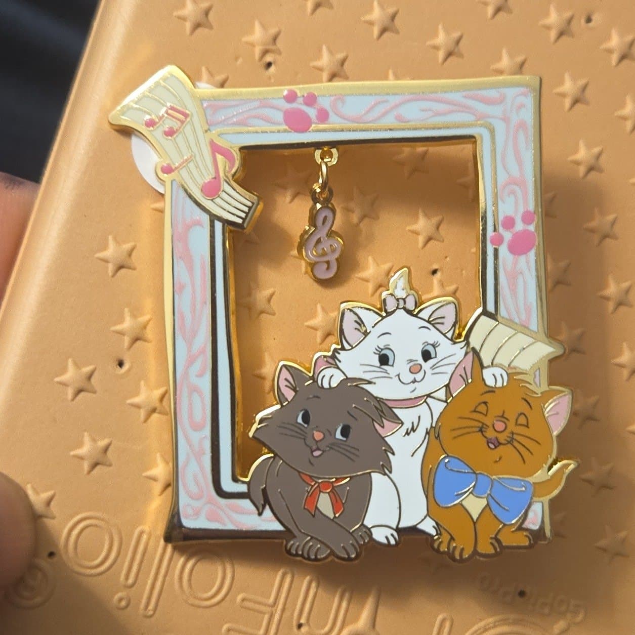 Disney The Aristocats Kittens Music Frame Pin Marie Toulouse Berlioz front