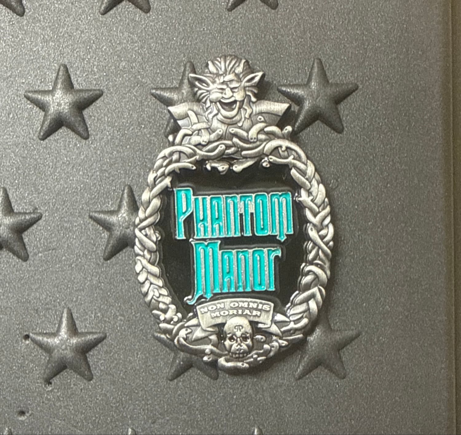 Phantom Manor Non Omnis Moriar Pin - Disneyland Paris front