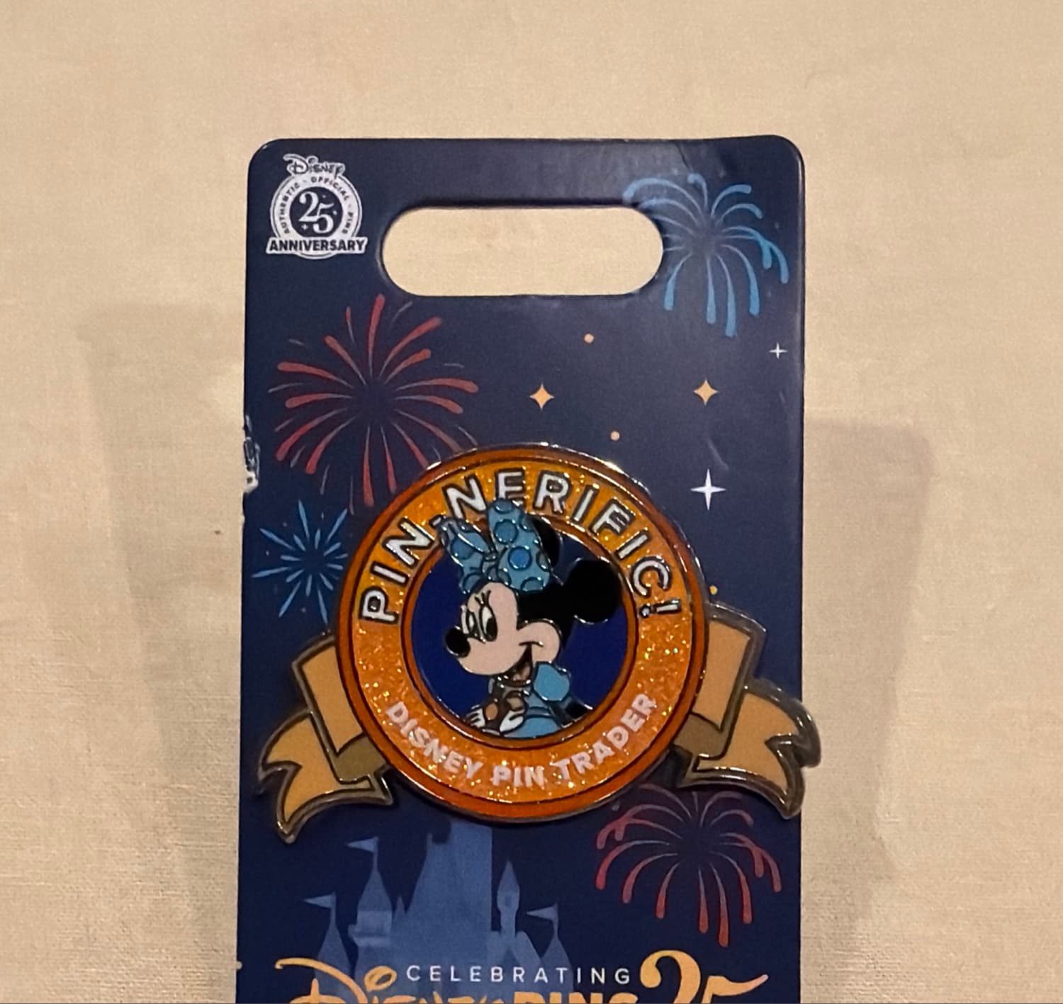 Minnie Mouse PIN-NERIFIC! 25th Anniversary Disney Pin Trading front