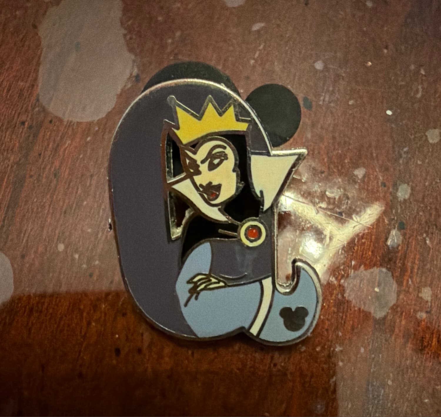 Q for Queen (Evil) front