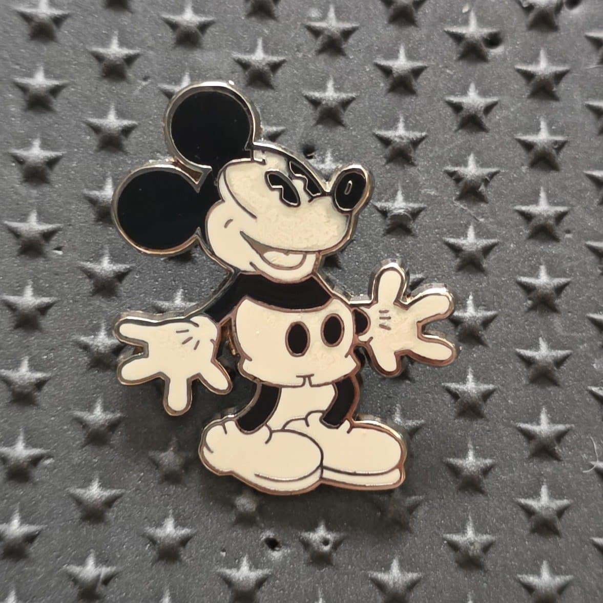 Mickey Mouse Waving (Steamboat Willie) front