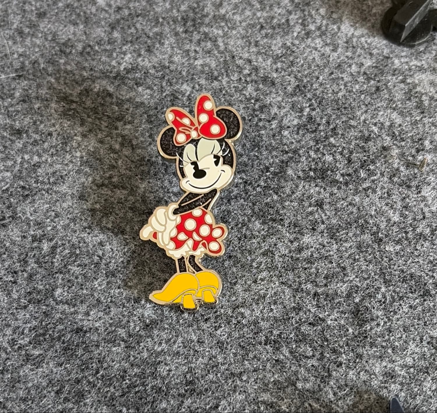 Minnie Mouse Standing Red Polka Dot Dress Gold Outline Pin front