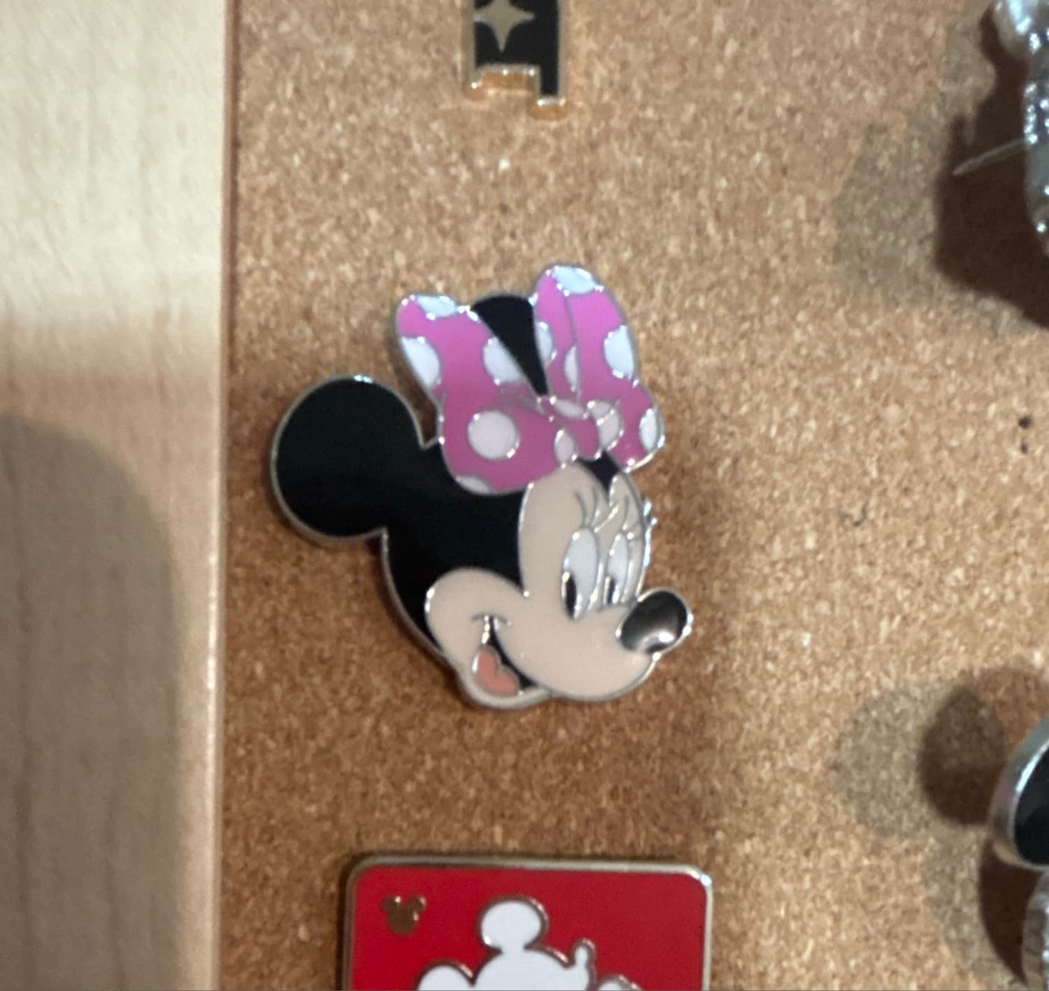 Minnie Mouse Head with Pink Bow front