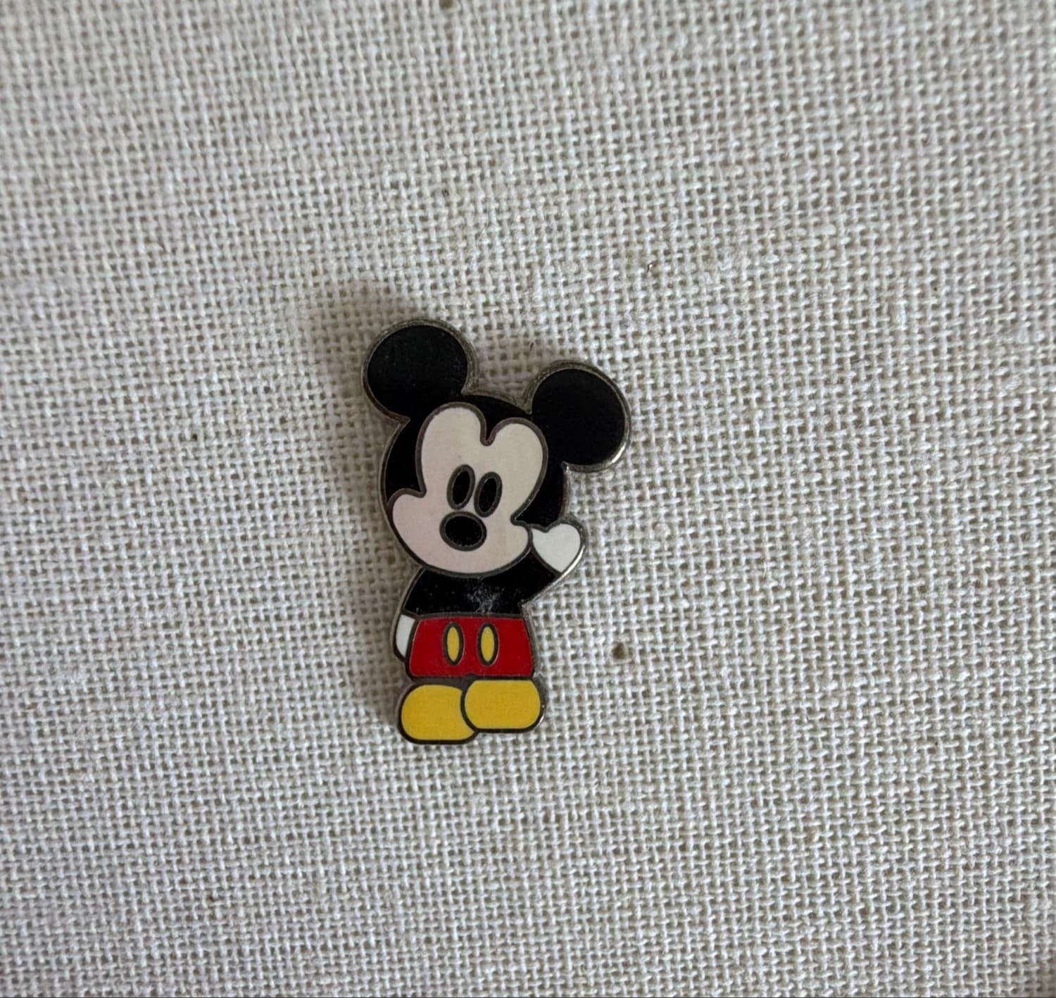 Mickey Mouse Waving - Full Body front