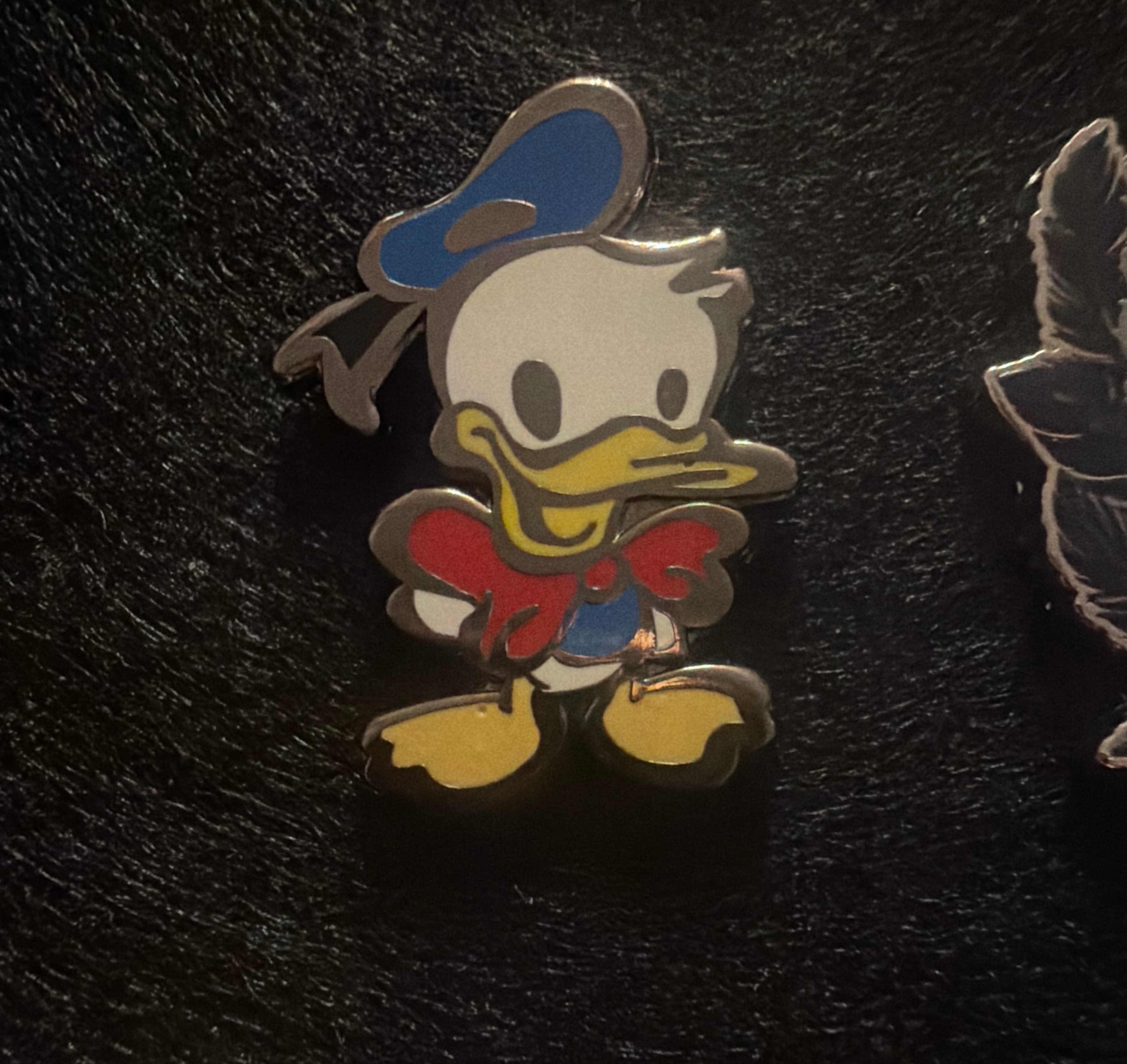 Donald Duck - Red Bow Tie front