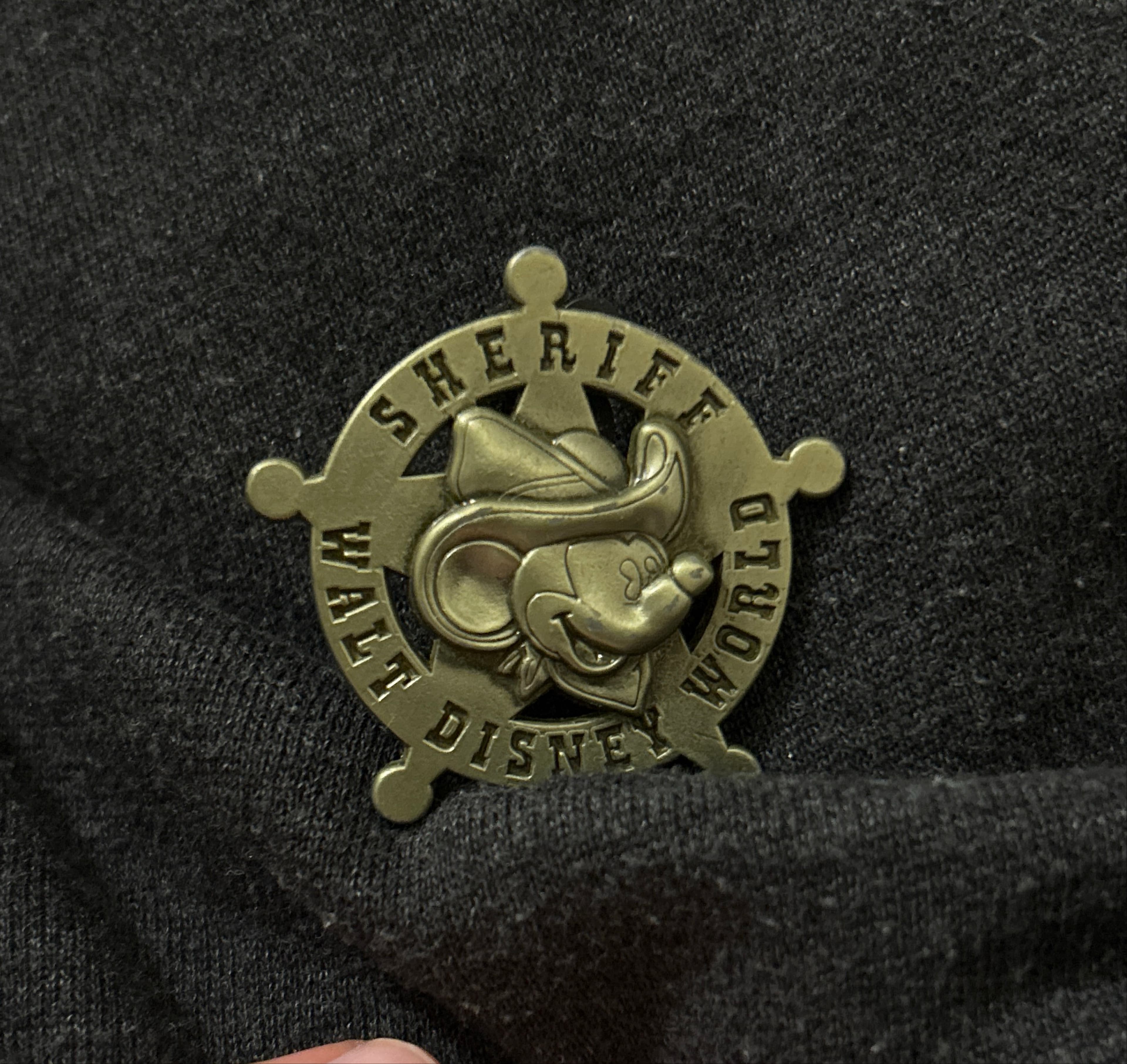 Mickey Mouse Walt Disney World Sheriff Pin front
