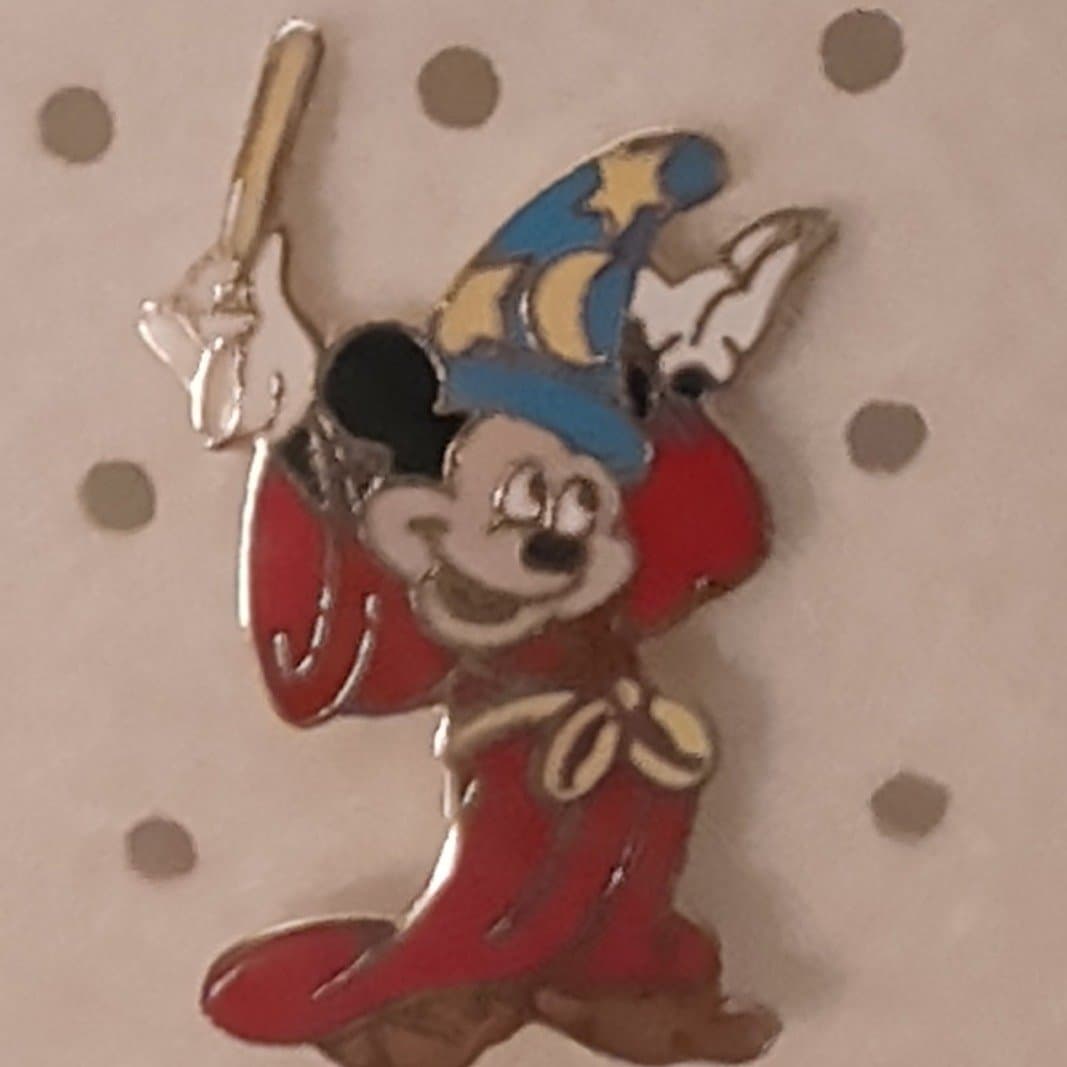 Sorcerer Mickey Mouse - Wand held high front
