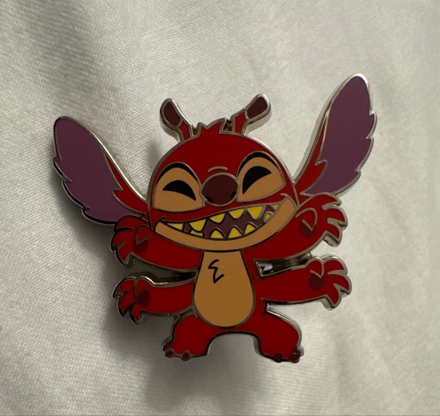 Leroy Pin - Stitch and Friends Pin Trading Starter Set front