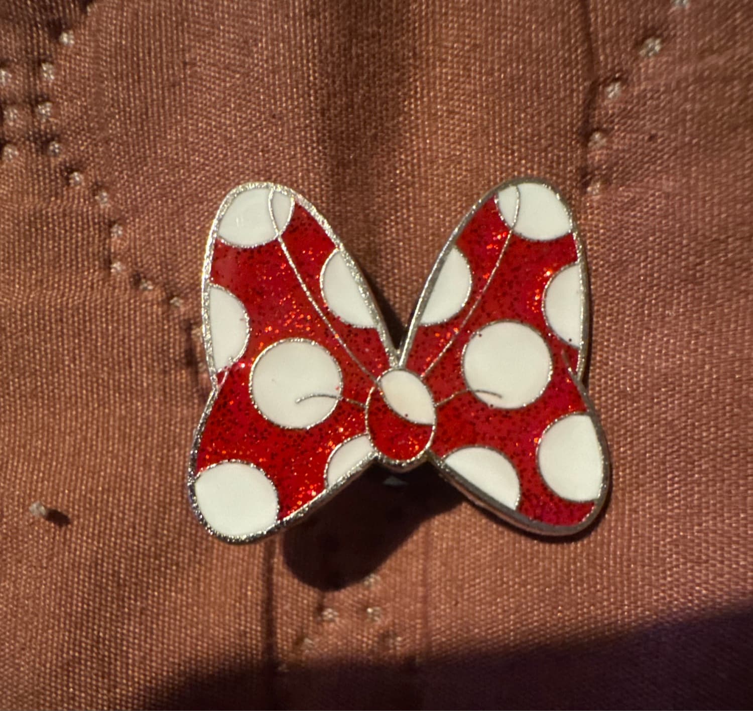 Minnie Mouse Red Glitter Polka Dot Bow Pin front