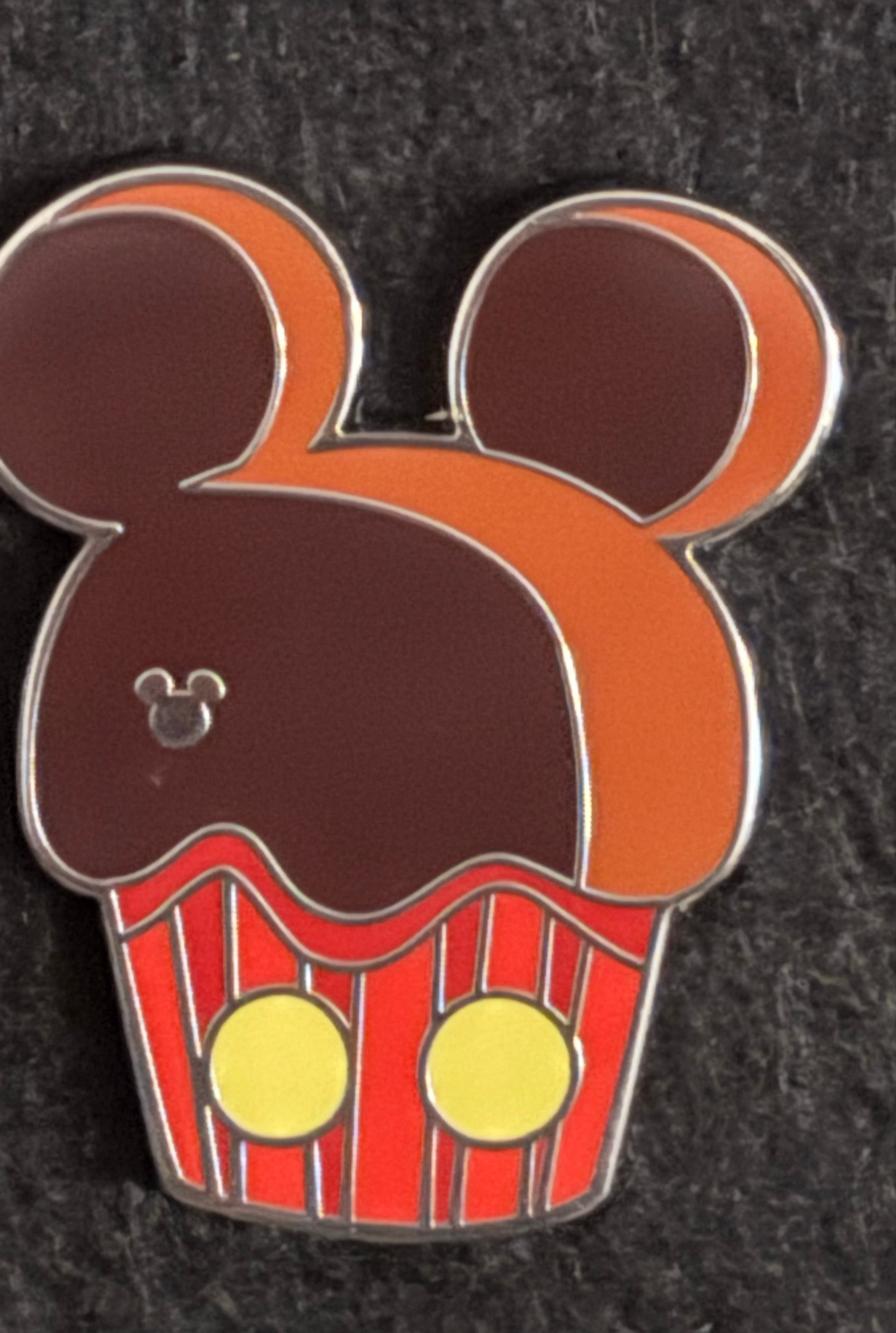 Mickey Mouse Cupcake Treats front