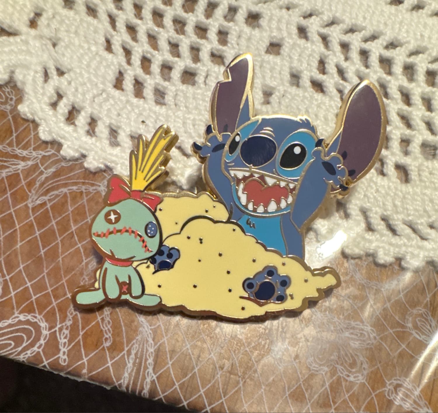 Stitch and Scrump - Playing in the Sand - Lilo and Stitch front
