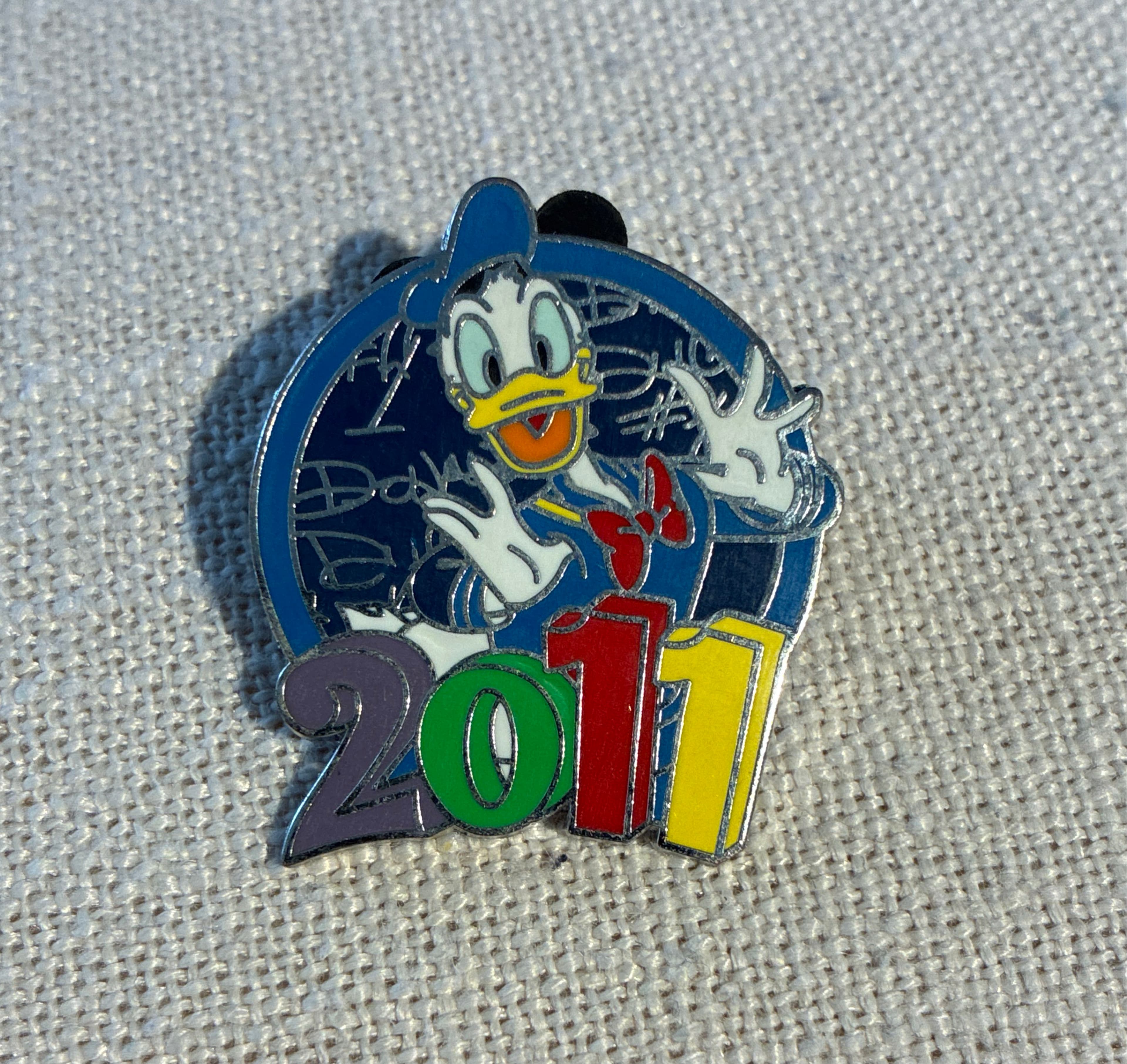 Donald Duck 2011 Hidden Mickey Pin front