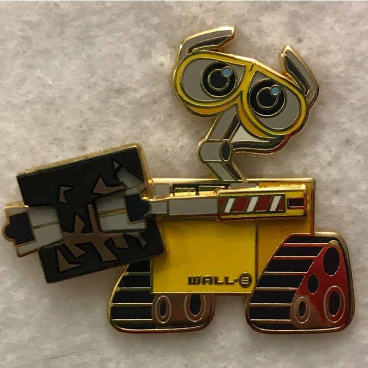 Wall-E Holding Trash front