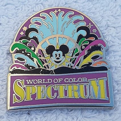DLR Disney Mascot Mystery Set - World of Color front