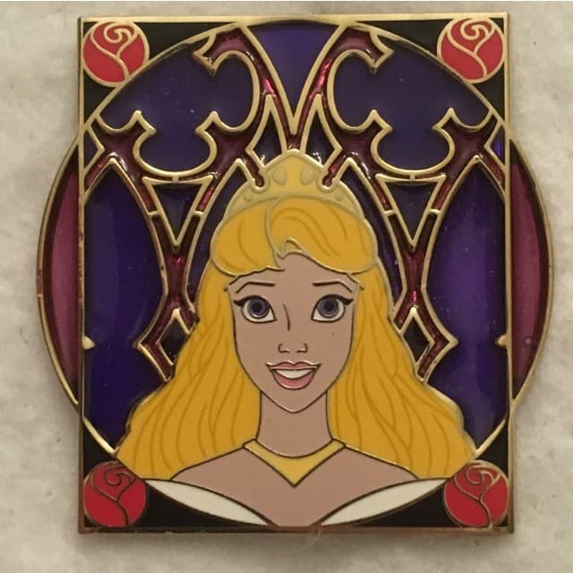 Disney Royalty Reveal / Conceal - Aurora front
