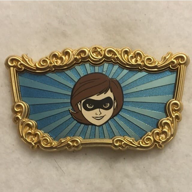 Pixar Pier Mystery Set - Mrs. Incredible front