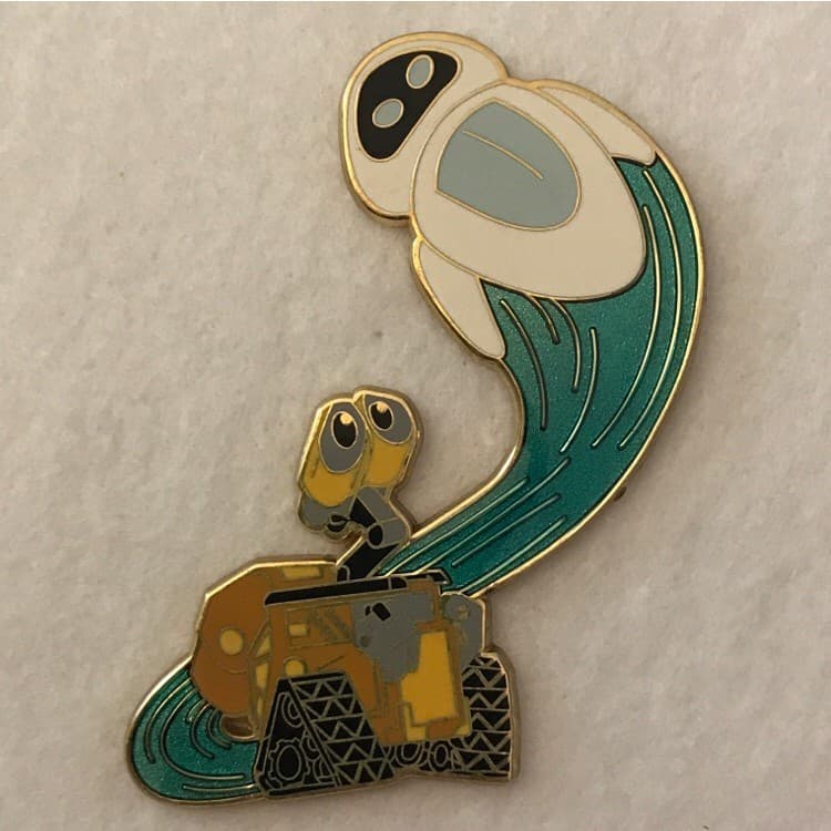 Wall-e and Eve Flying front