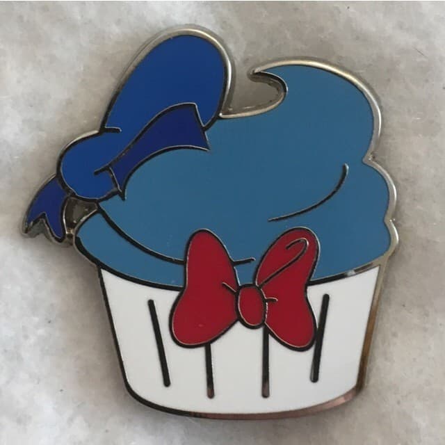 Character Cupcakes - Donald Duck front