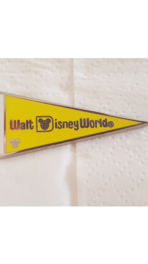 Hidden Mickey 2010 WDW - Yellow Pennant front