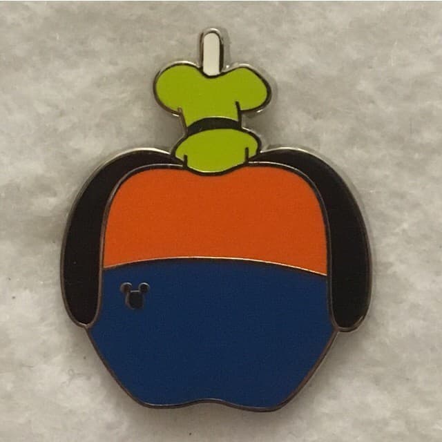 Hidden Mickey 2015 WDW - Candy Apples - Goofy front