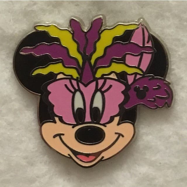 Hidden Mickey 2015 DLR - Mardi Gras - Minnie Mouse front