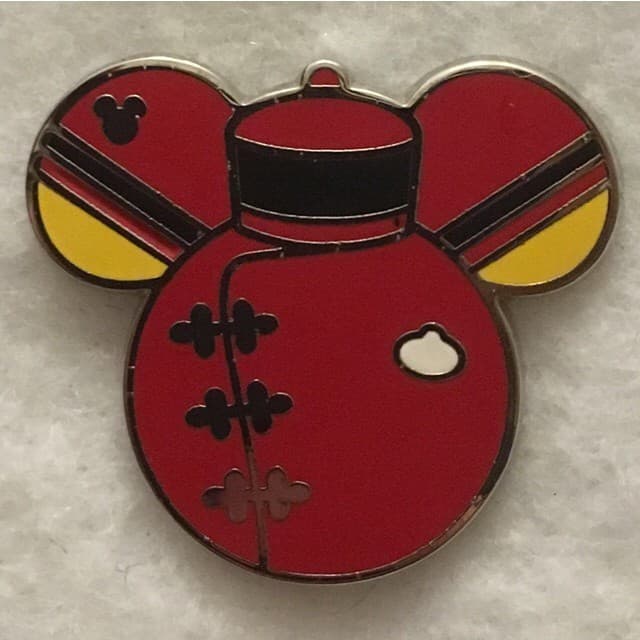 Hidden Mickey 2015 WDW - Costumes - The Great Movie Ride front