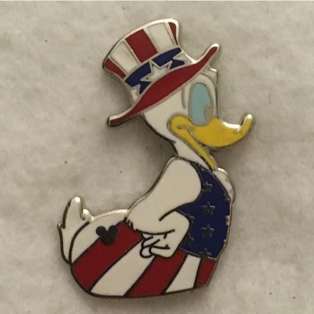 Hidden Mickey 2007 WDW - Donald Duck - Patriotic front