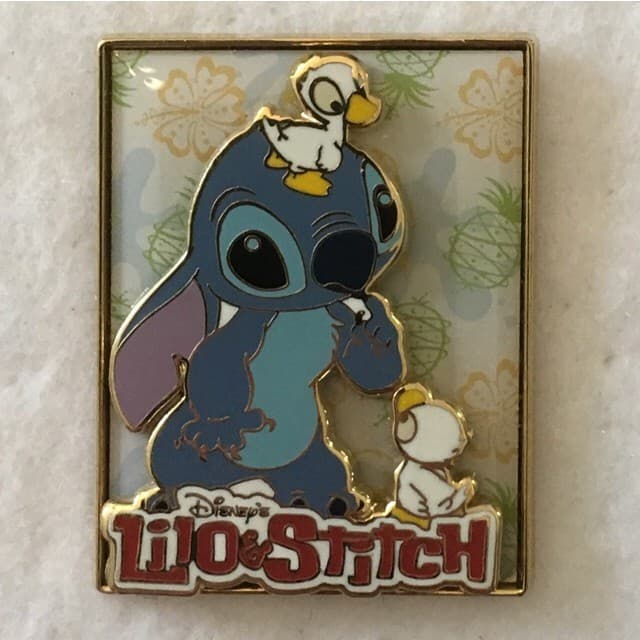 Lilo & Stitch - Stitch with Ducklings front