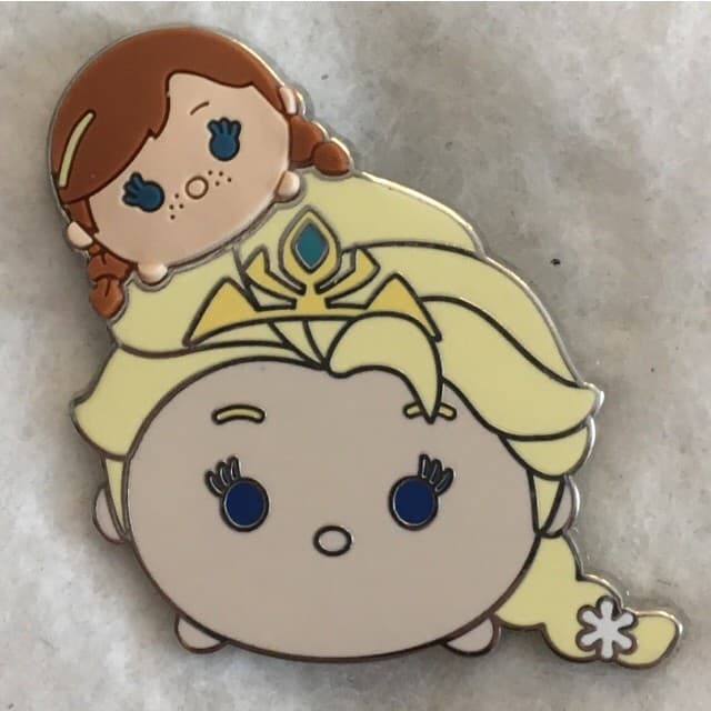 Tsum Tsum Free D Booster Set - Elsa & Anna front