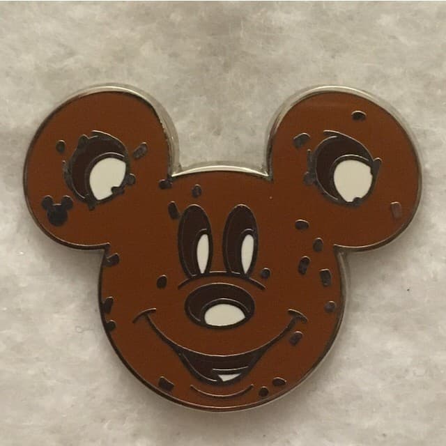 Hidden Mickey 2015 DLR - Snacks - Pretzel front