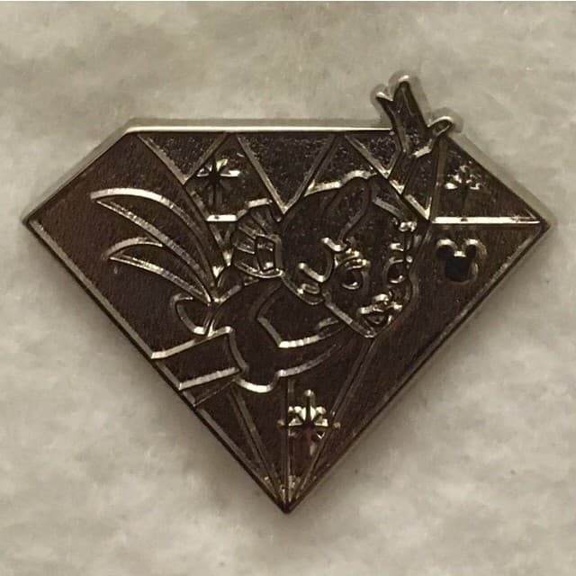 Hidden Mickey 2015 DLR - Diamond Characters - Wendy Chaser front