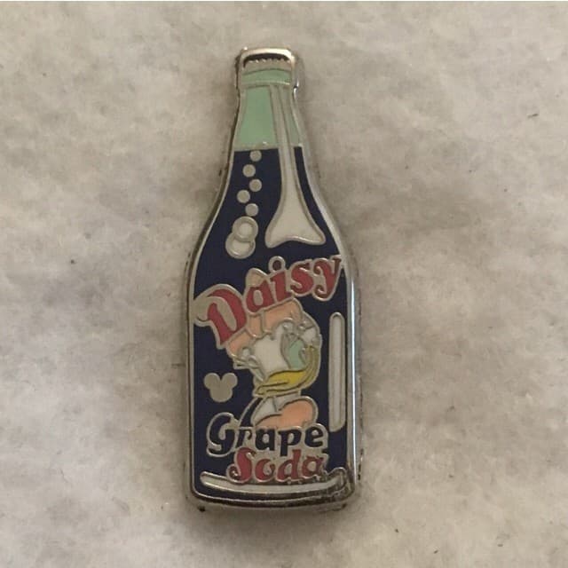 Hidden Mickey 2010 DLR - Sodas - Daisy Duck front