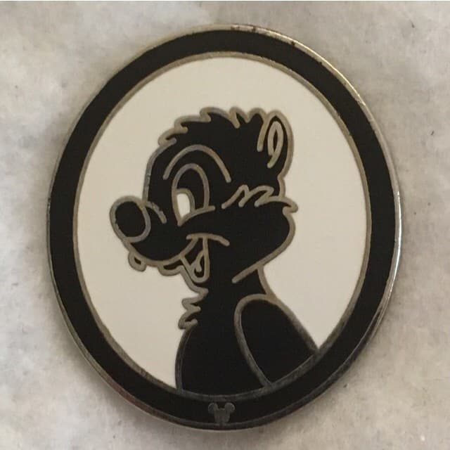 Hidden Mickey 2008 DLR - Silhouettes - Dale front